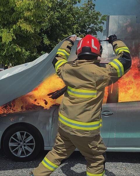 Yangın battaniyesi elektrikli araç yangınları için